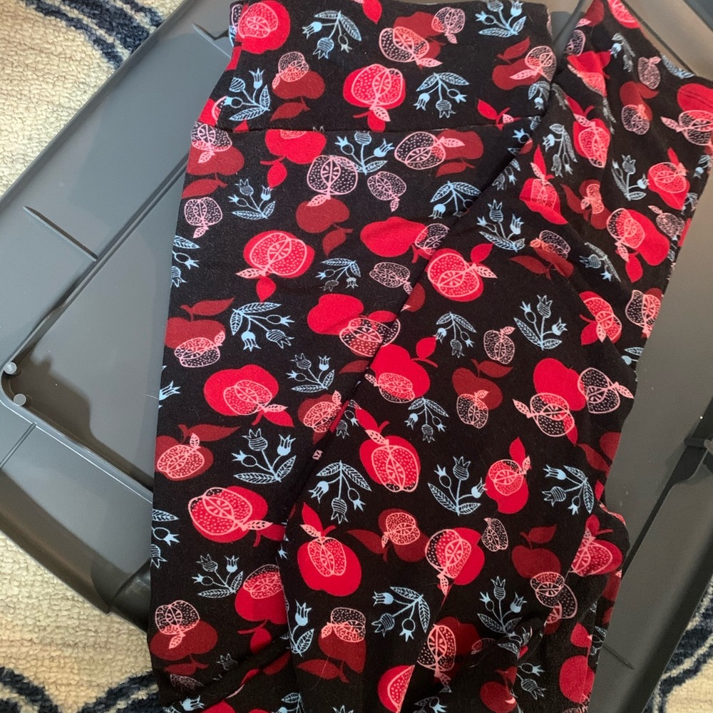 LuLaRoe Apple Leggings TC